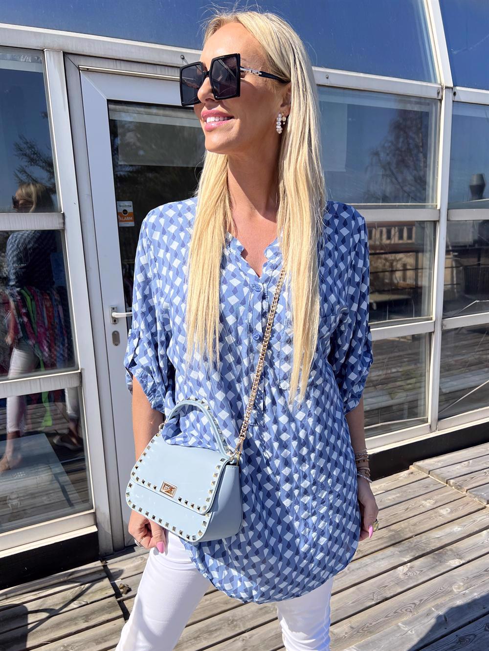 Esther - Skjorta med mönster och ficka på bröstet